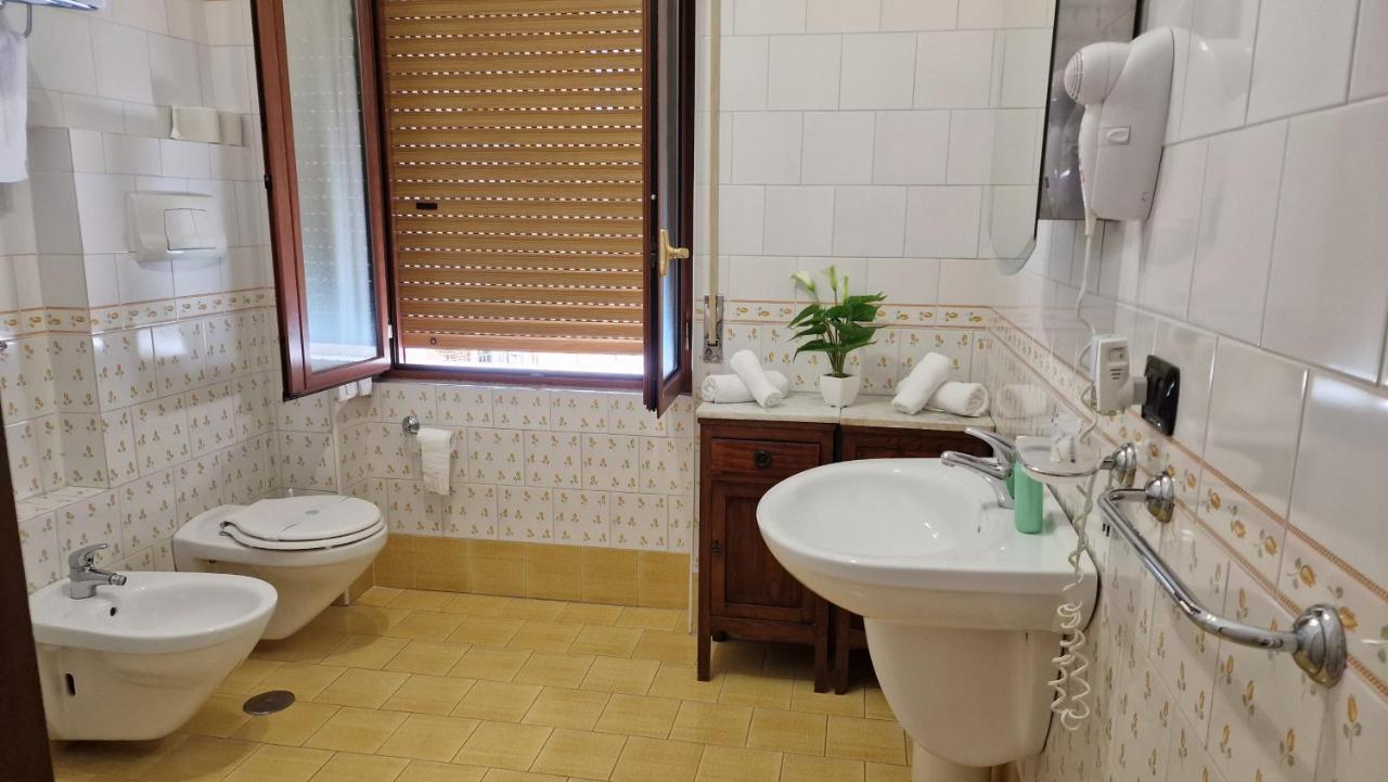 Vittoria Guest House Battipaglia Extérieur photo